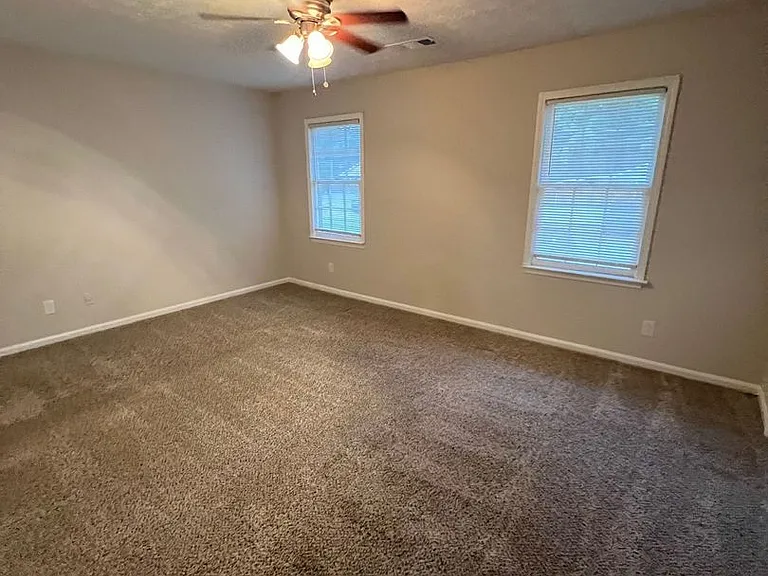 369-371 Freeport Drive — Photo 11