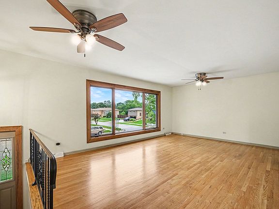 3rd image of 15217 Pine Dr