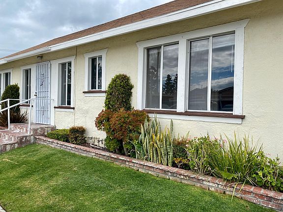 Private, well-maintained duplex.