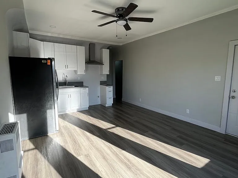 2000 S Harcourt Ave — Photo 18