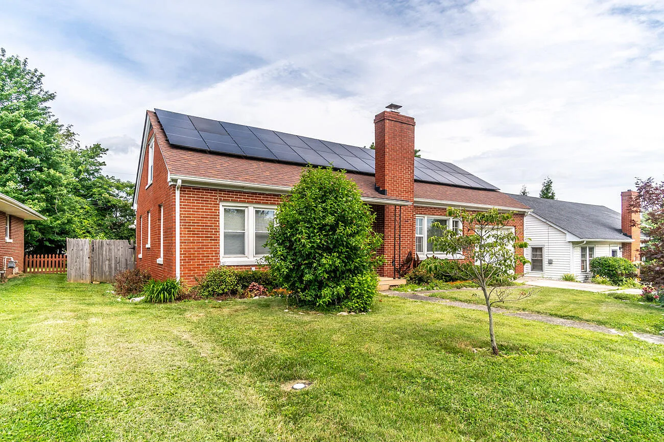 4 bed, 1.0 bath, 1609 sqft, $1,500 — Photo 1