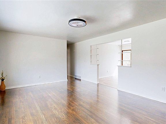 3rd image of 2451 W Olive St