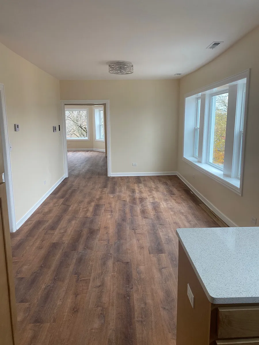 Building Photo - 10214 S Forest Ave #3