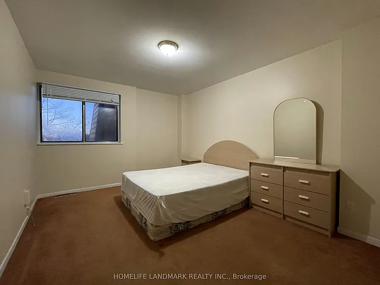 3025 The Credit Woodlands — Photo 7