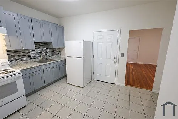 4 bed, 1250 sqft, $3,300 — Photo 3