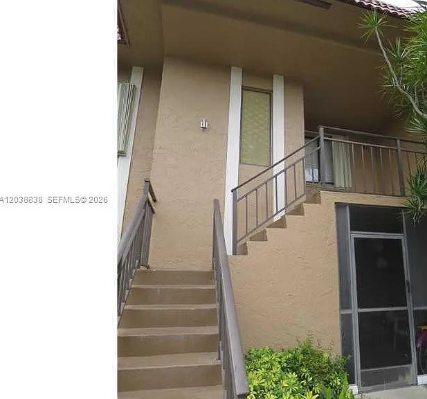 205 Lakeview Dr #202 — Photo 1