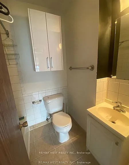35 Lansdowne Ave #2 — Photo 4