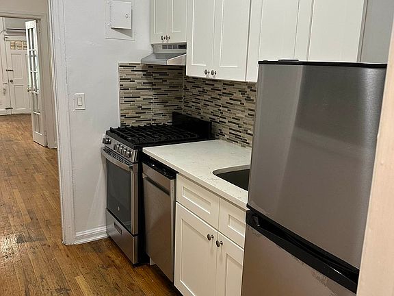 3rd image of 213 E 88th St APT 1C