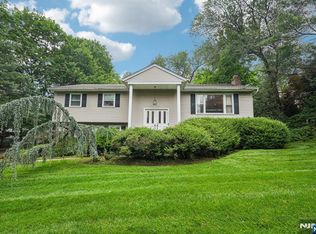839 Carter Ln, Paramus, NJ 07652
