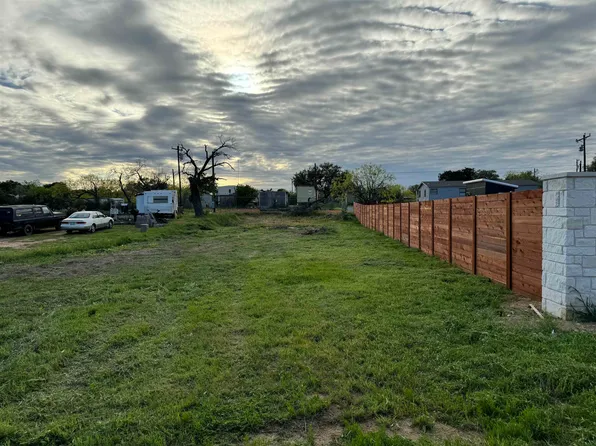 3411 Oleander Street, Kingsland, TX 78639