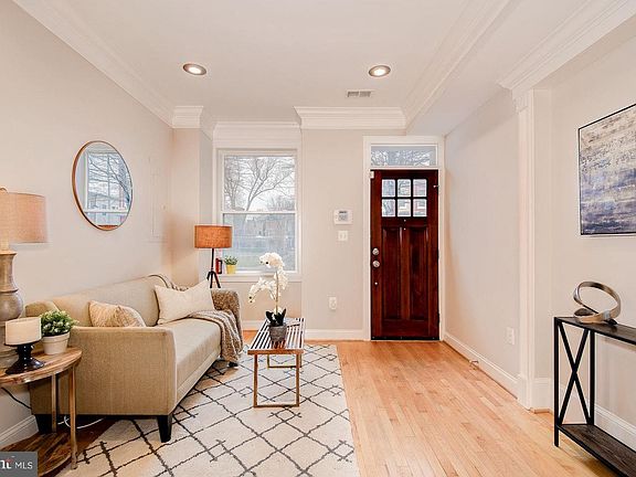 2nd image of 413 I St NE