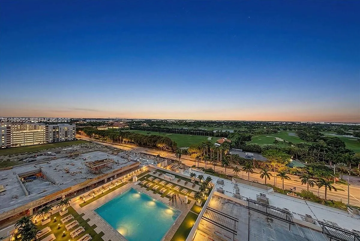 5252 Paseo Condo — Photo 1