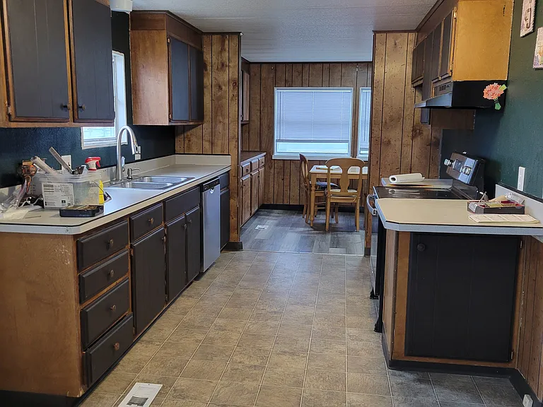7646 Burlington Ave — Photo 7