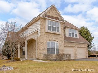 142 Windstone Dr, North Aurora, IL 60542