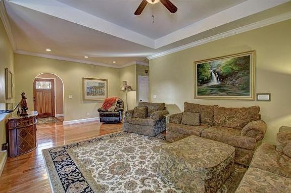 4th image of 477 Grovemont Pl