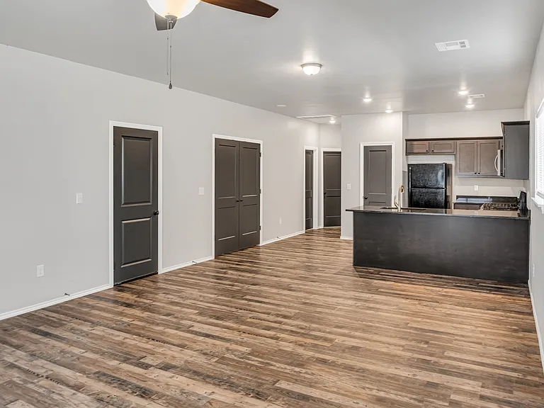 1623 E Timberridge Dr — Photo 4