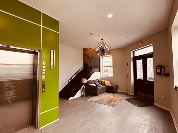 87 Parker St Unit 403, Chelsea, MA 02150