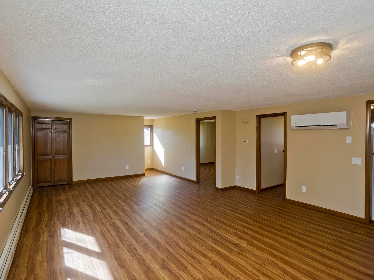 1 bed, 900 sqft, $1,550 — Photo 4
