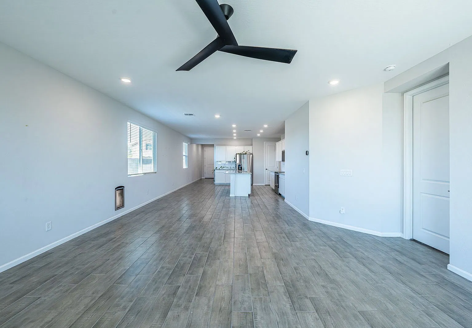 4 bed, 2.0 bath, 1896 sqft, $2,300 — Photo 2