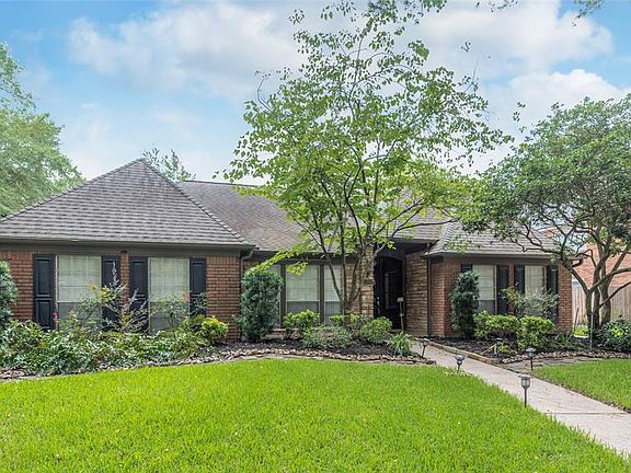 3rd image of 3307 Woodland View Dr
