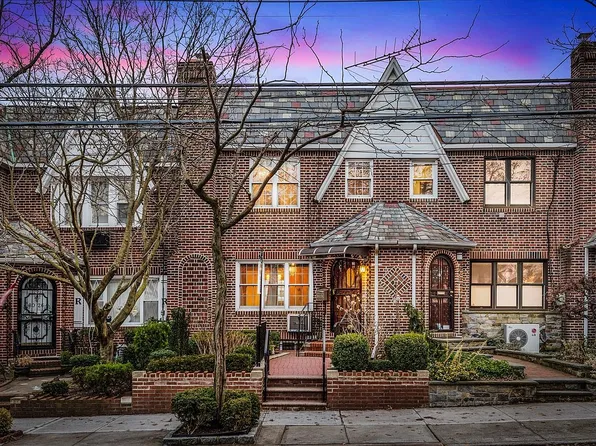 8024 Penelope Ave, Middle Village, NY 11379