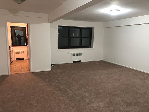 3rd image of 50 Fleetwood Ave APT 2C