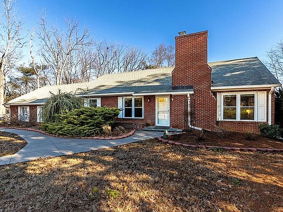 2nd image of 506 Hillcrest Dr