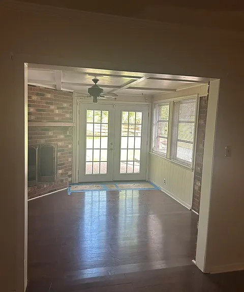811 Lakeview Ct — Photo 12