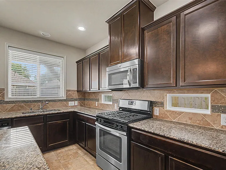 18319 Amalfi Coast Dr — Photo 14