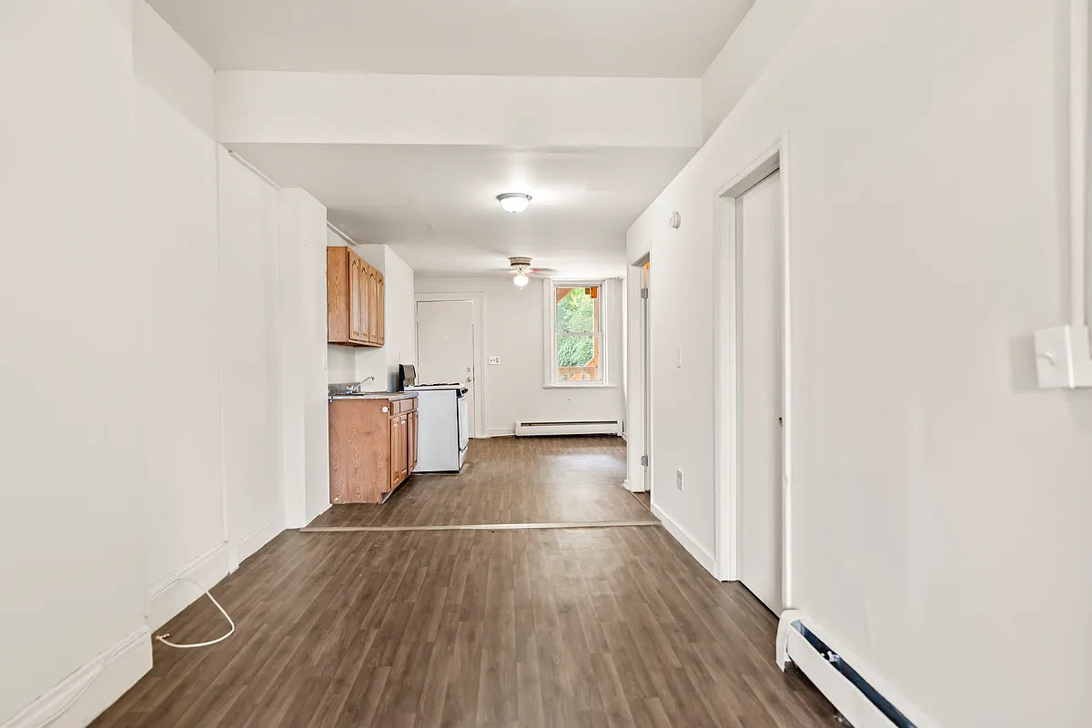 Building Photo - 604 4th St #2