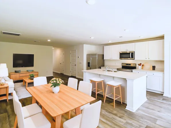 106 Striker Rd, Port Wentworth, GA 31407