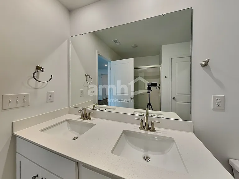1135 Livengood Way — Photo 9