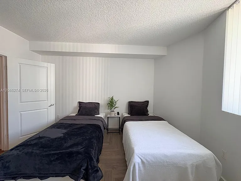 601 NE 23rd St #Penthouse 04 — Photo 13