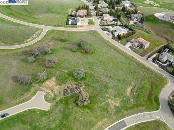 20301 Perrett Ct, Patterson, CA 95363