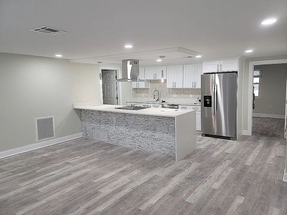 2nd image of 7237 Ashwood Dr