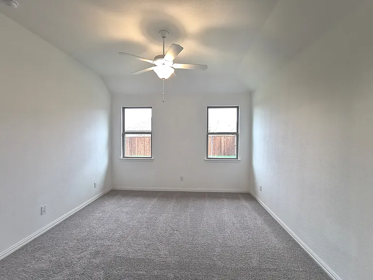 2510 Lovegrass Ln — Photo 6
