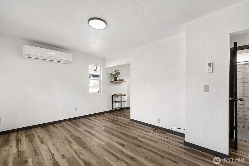 5th image of 1405 Flower Avenue