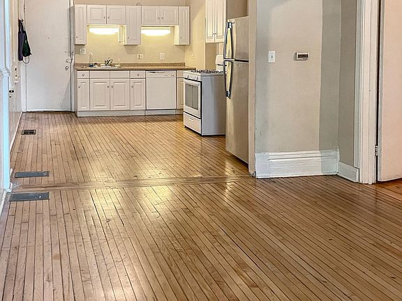 4th image of 1871 N Sheffield Ave APT 1R