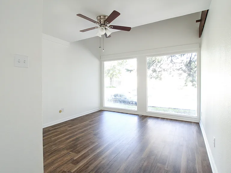 2767 Primrose Ave — Photo 10