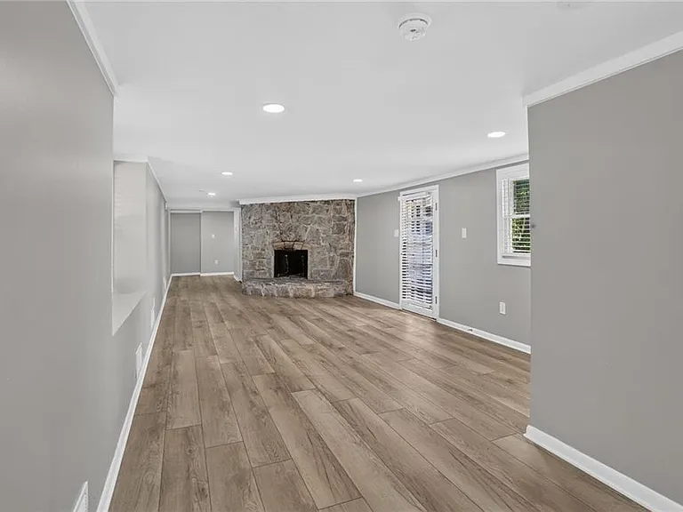 1220 Roxboro Dr NE — Photo 13