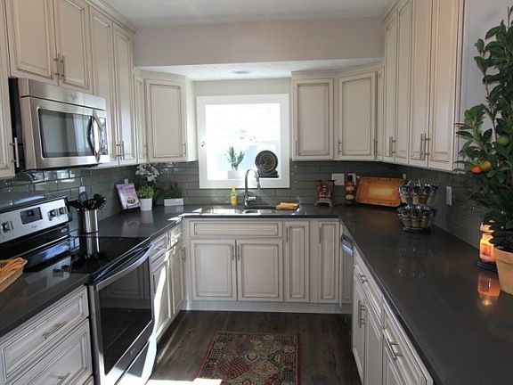 5th image of 340 E Welby Ave