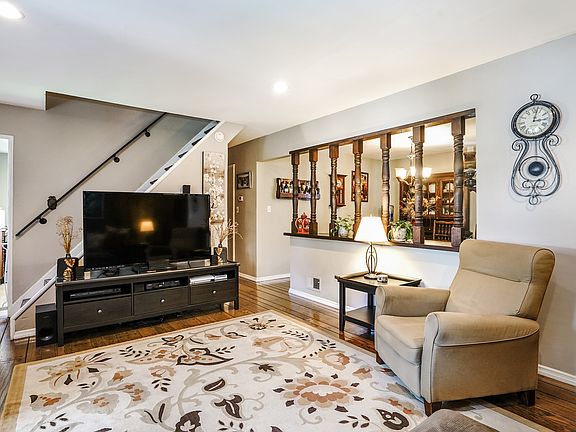4th image of 25 Jean Ln
