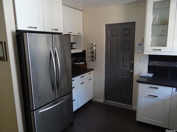 5th image of 1005 Balsam St