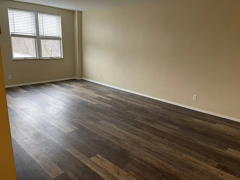 Embassy House Apartments — Photo 4