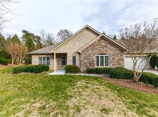 16 Annalisa Dr, Greensboro, NC 27455