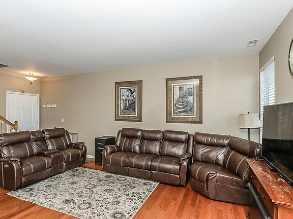 2nd image of 2105 Limestone Ln