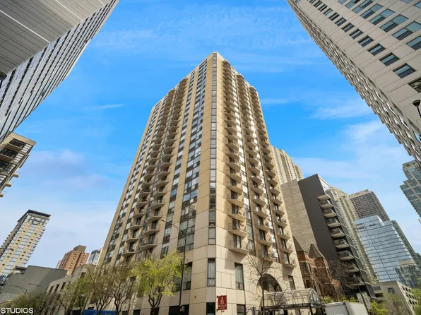 70 W Huron St APT 606, Chicago, IL 60654
