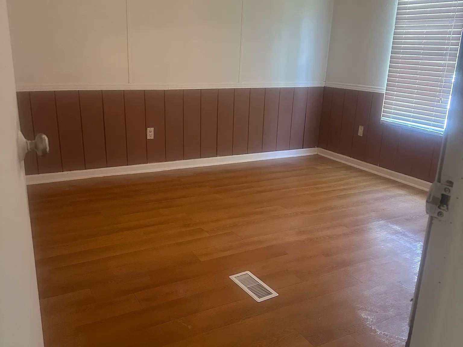3 bed, 1600 sqft, $1,300 — Photo 4