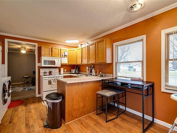 5th image of 398 Pandora Dr