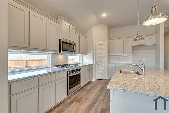 204 Rosewood Dr — Photo 22